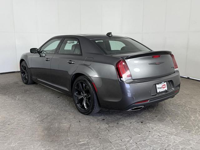 Photo of 2022 Granite Crystal Metallic Clearcoat Chrysler 300