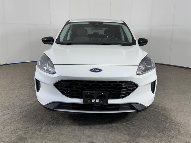 Photo of 2022 Star White Metallic Tri-Coat Ford Escape