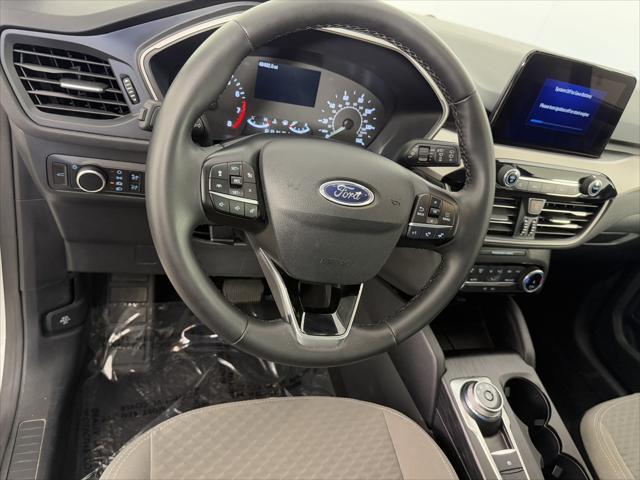 Photo of 2022 Star White Metallic Tri-Coat Ford Escape