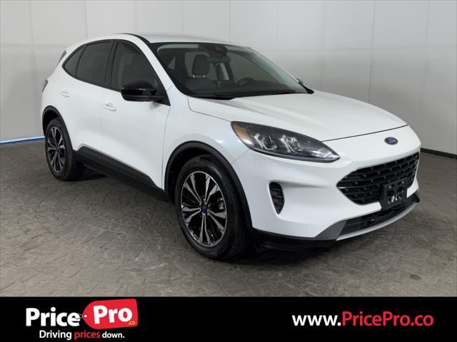 Photo of 2022 Star White Metallic Tri-Coat Ford Escape