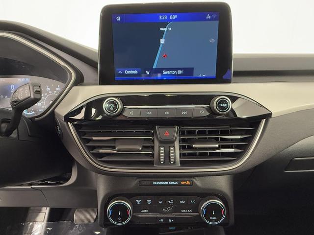 Photo of 2022 Star White Metallic Tri-Coat Ford Escape