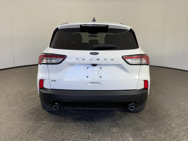 Photo of 2022 Star White Metallic Tri-Coat Ford Escape