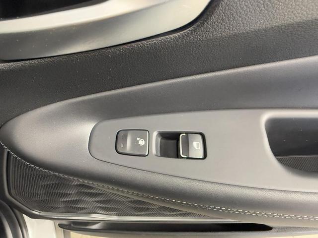 Photo of 2023 Shimmering Silver Hyundai SANTA FE