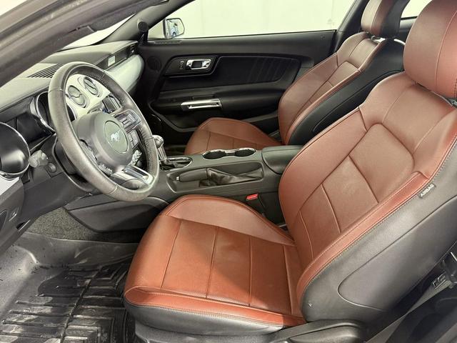 Photo of 2017 White Platinum Metallic Tri-Coat Ford Mustang