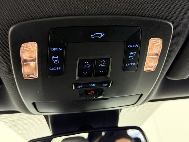Photo of 2021 Midnight Black Metallic Toyota Sienna