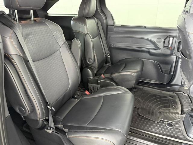 Photo of 2021 Midnight Black Metallic Toyota Sienna