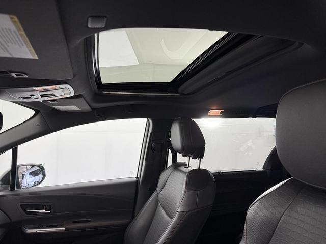 Photo of 2021 Midnight Black Metallic Toyota Sienna
