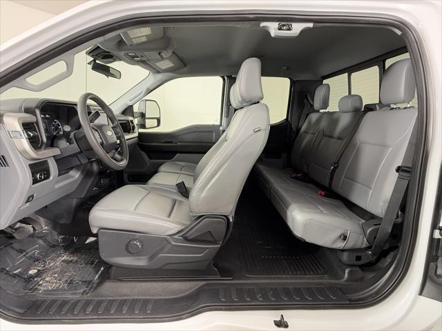 Photo of 2024 Oxford White Ford F-250