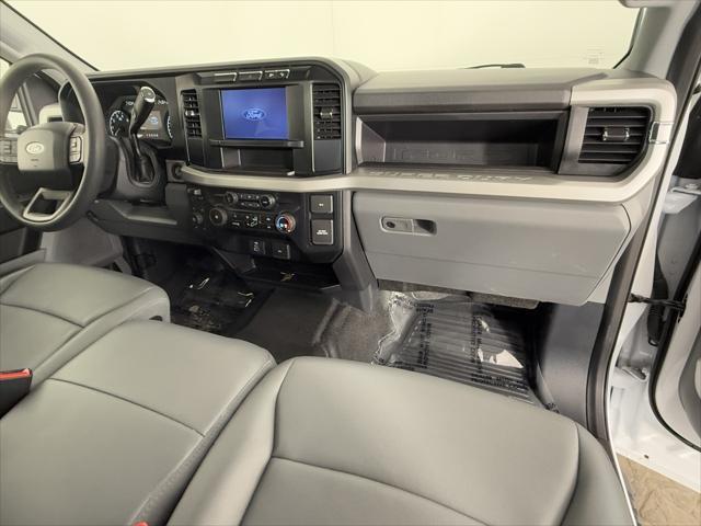 Photo of 2024 Oxford White Ford F-250