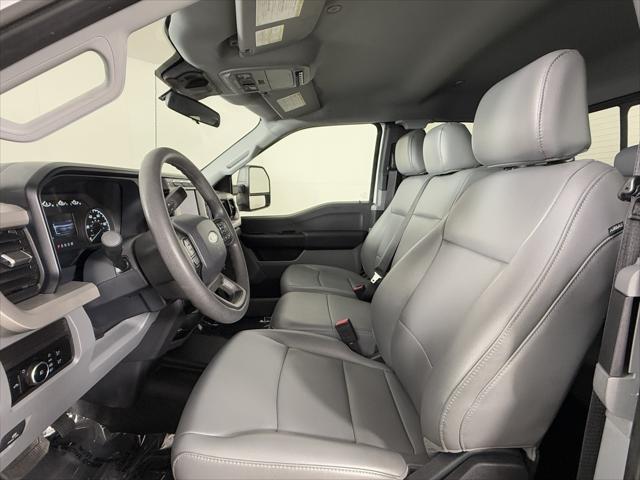 Photo of 2024 Oxford White Ford F-250