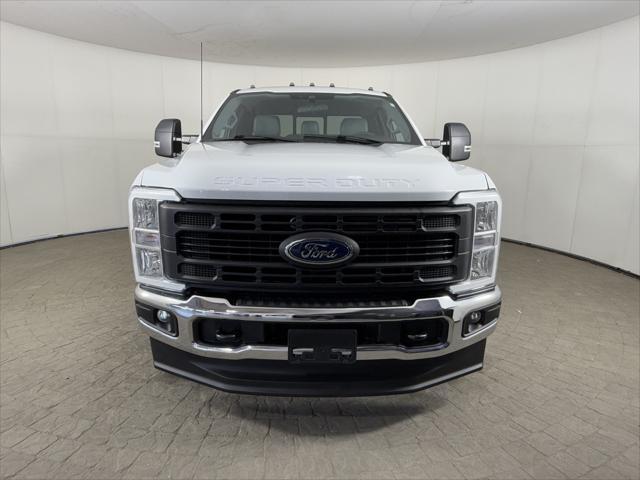 Photo of 2024 Oxford White Ford F-250