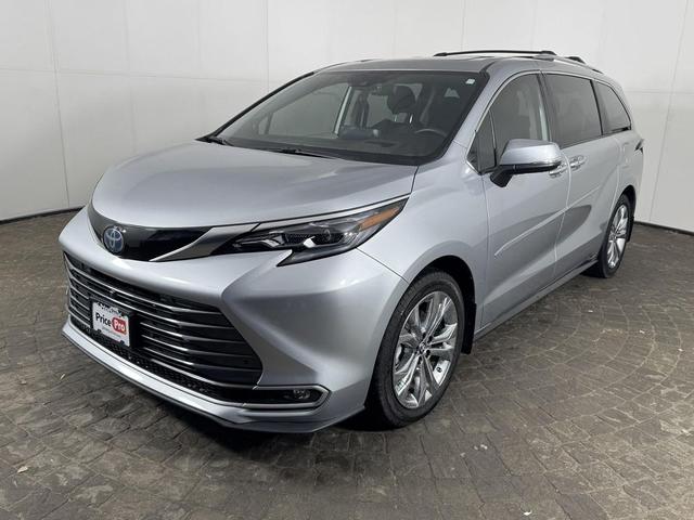Photo of 2023 Predawn Gray Mica Toyota Sienna