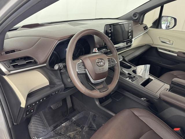 Photo of 2023 Predawn Gray Mica Toyota Sienna