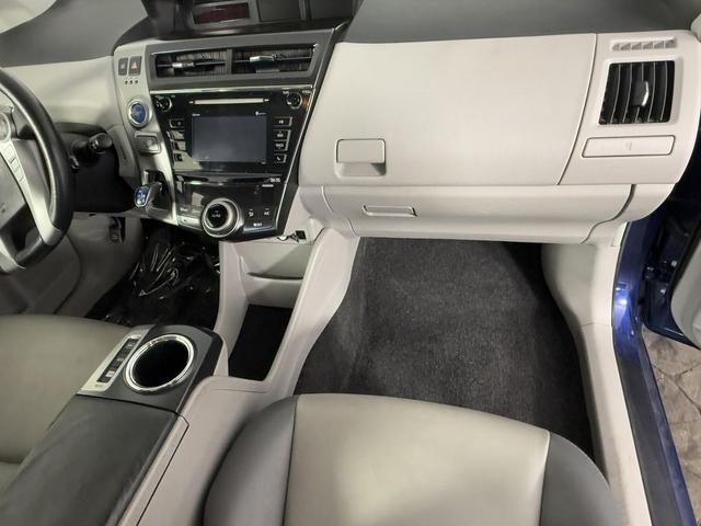 Photo of 2016 Blue Ribbon Metallic Toyota Prius v