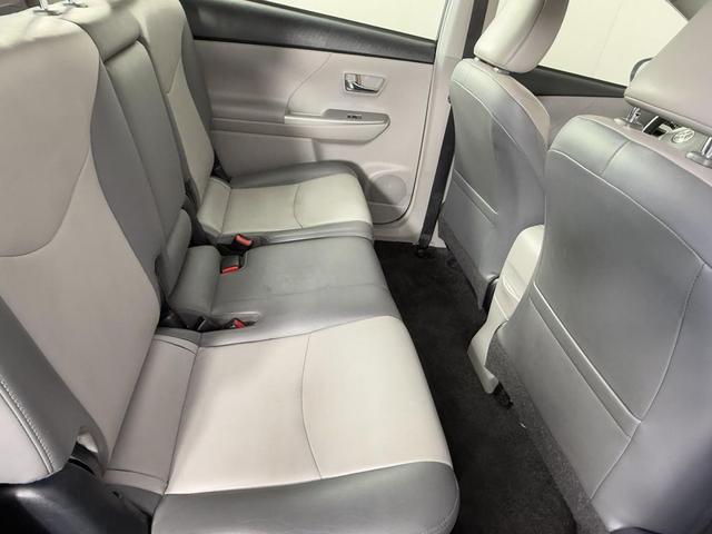 Photo of 2016 Blue Ribbon Metallic Toyota Prius v
