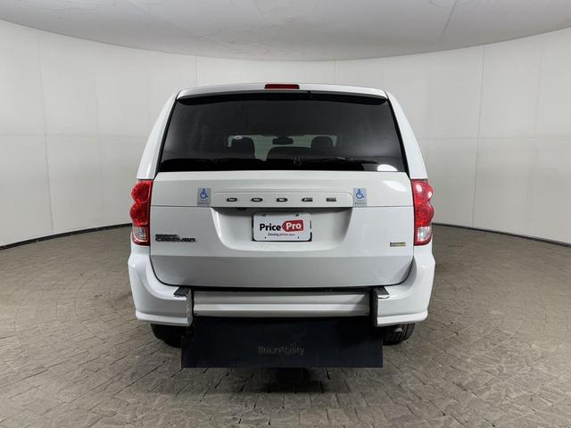 Photo of 2019 White Knuckle Clearcoat Dodge Grand Caravan