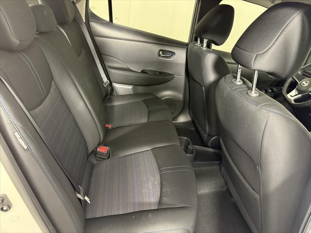 Photo of 2023 Super Black/Pearl White Nissan Leaf