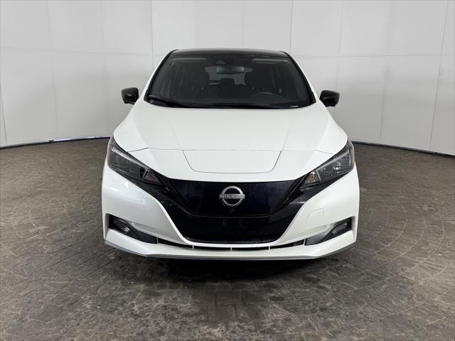 Photo of 2023 Super Black/Pearl White Nissan Leaf