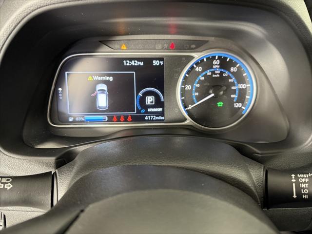 Photo of 2023 Super Black/Pearl White Nissan Leaf