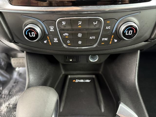 Photo of 2022 Northsky Blue Metallic Chevrolet Traverse