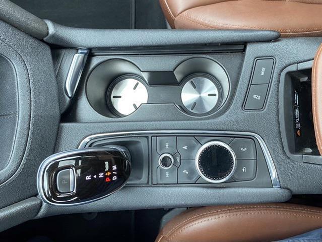 Photo of 2021 Crystal White Tricoat Cadillac XT5