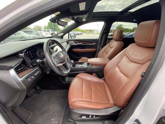 Photo of 2021 Crystal White Tricoat Cadillac XT5