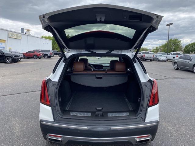 Photo of 2021 Crystal White Tricoat Cadillac XT5