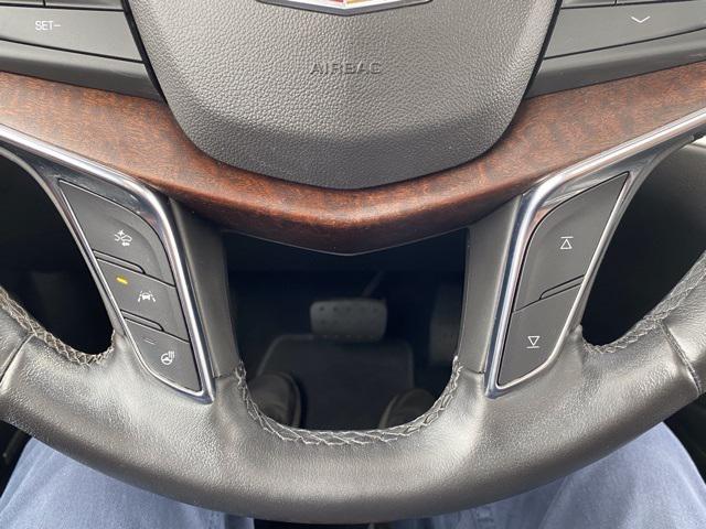 Photo of 2021 Crystal White Tricoat Cadillac XT5