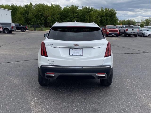 Photo of 2021 Crystal White Tricoat Cadillac XT5