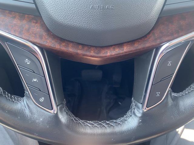 Photo of 2023 Crystal White Tricoat Cadillac XT5