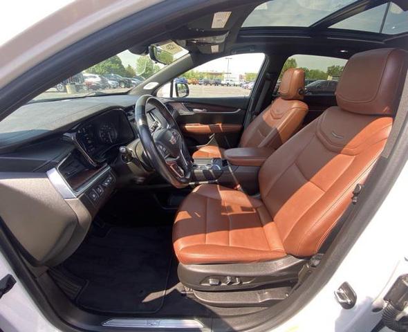 Photo of 2023 Crystal White Tricoat Cadillac XT5