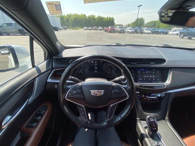 Photo of 2023 Crystal White Tricoat Cadillac XT5