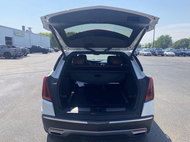Photo of 2023 Crystal White Tricoat Cadillac XT5