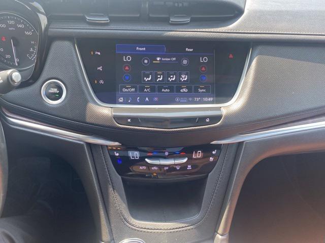 Photo of 2023 Crystal White Tricoat Cadillac XT5