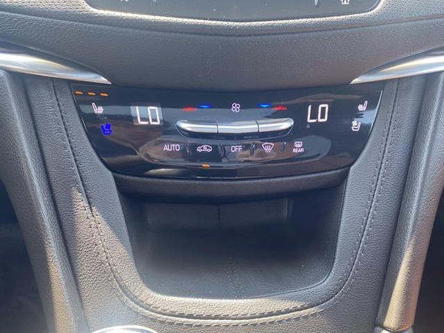 Photo of 2023 Crystal White Tricoat Cadillac XT5