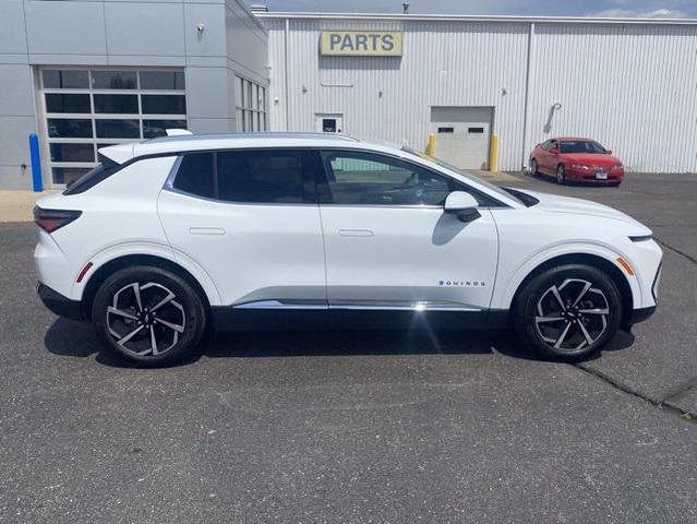 Photo of 2024 Summit White Chevrolet Equinox EV