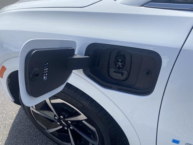 Photo of 2024 Summit White Chevrolet Equinox EV