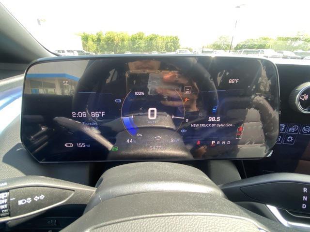 Photo of 2024 Summit White Chevrolet Equinox EV