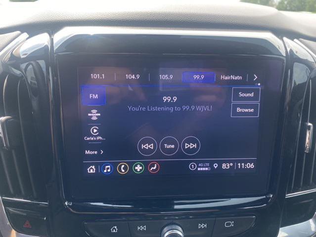 Photo of 2022 Summit White Chevrolet Traverse