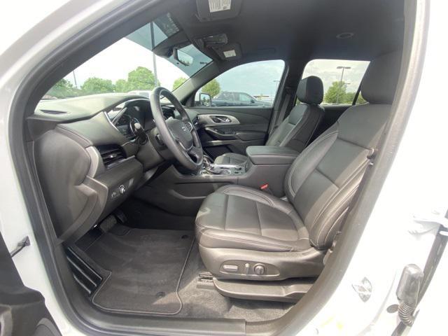 Photo of 2022 Summit White Chevrolet Traverse