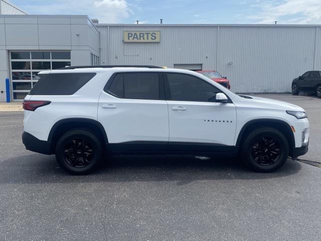 Photo of 2022 Summit White Chevrolet Traverse