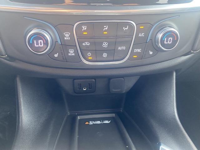 Photo of 2022 Summit White Chevrolet Traverse