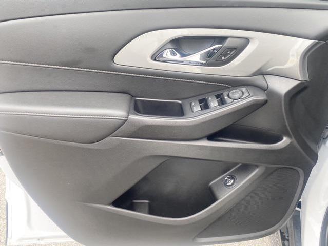 Photo of 2022 Summit White Chevrolet Traverse