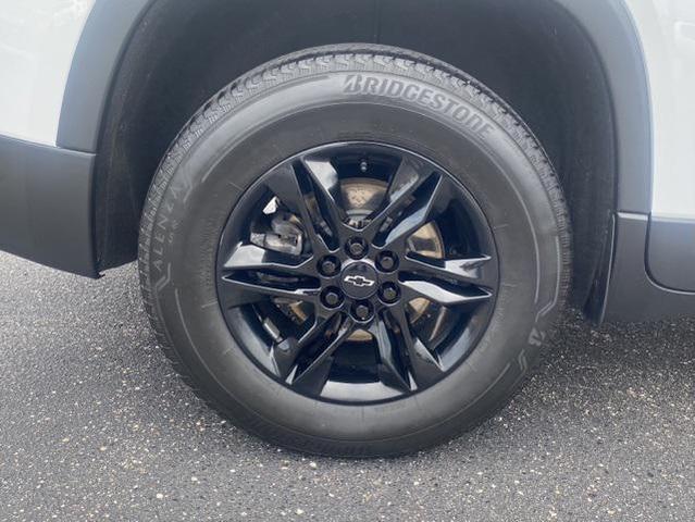 Photo of 2022 Summit White Chevrolet Traverse