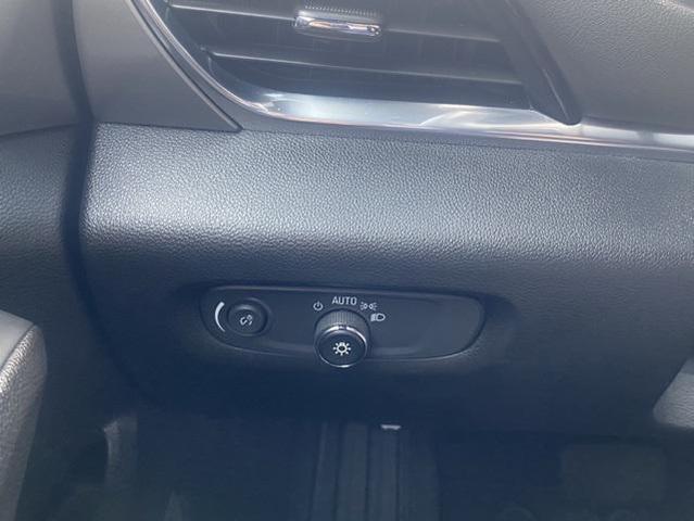 Photo of 2022 Summit White Chevrolet Traverse