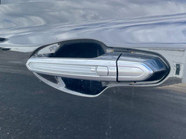 Photo of 2021 Stellar Black Metallic Cadillac XT5