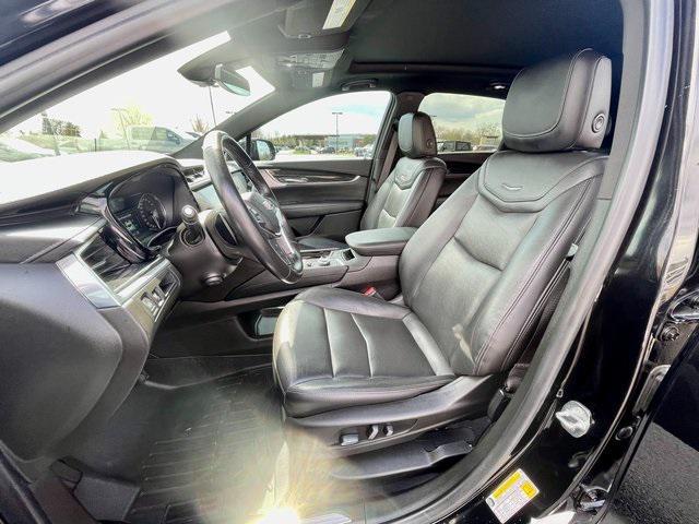 Photo of 2021 Stellar Black Metallic Cadillac XT5