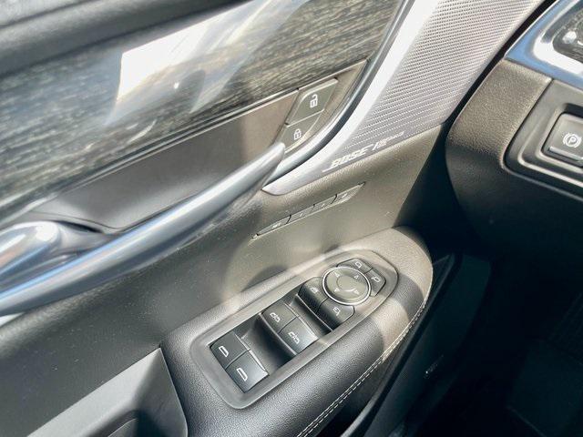 Photo of 2021 Stellar Black Metallic Cadillac XT5