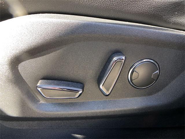 Photo of 2018 INGOT SILVER METALLIC Ford Edge