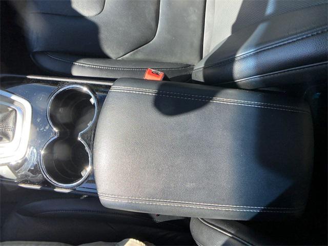 Photo of 2018 INGOT SILVER METALLIC Ford Edge
